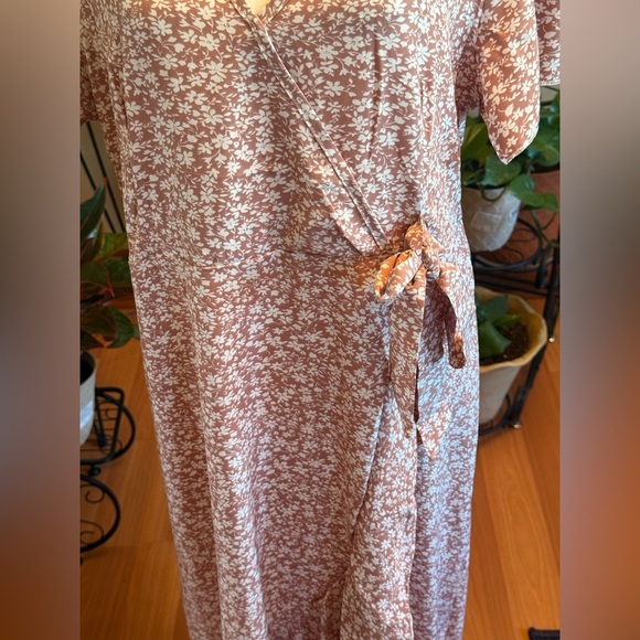 NWOT Elegant Summer Floral V Neck Short Sleeve Midi Dress XXL Flowy - Picture 4 of 10